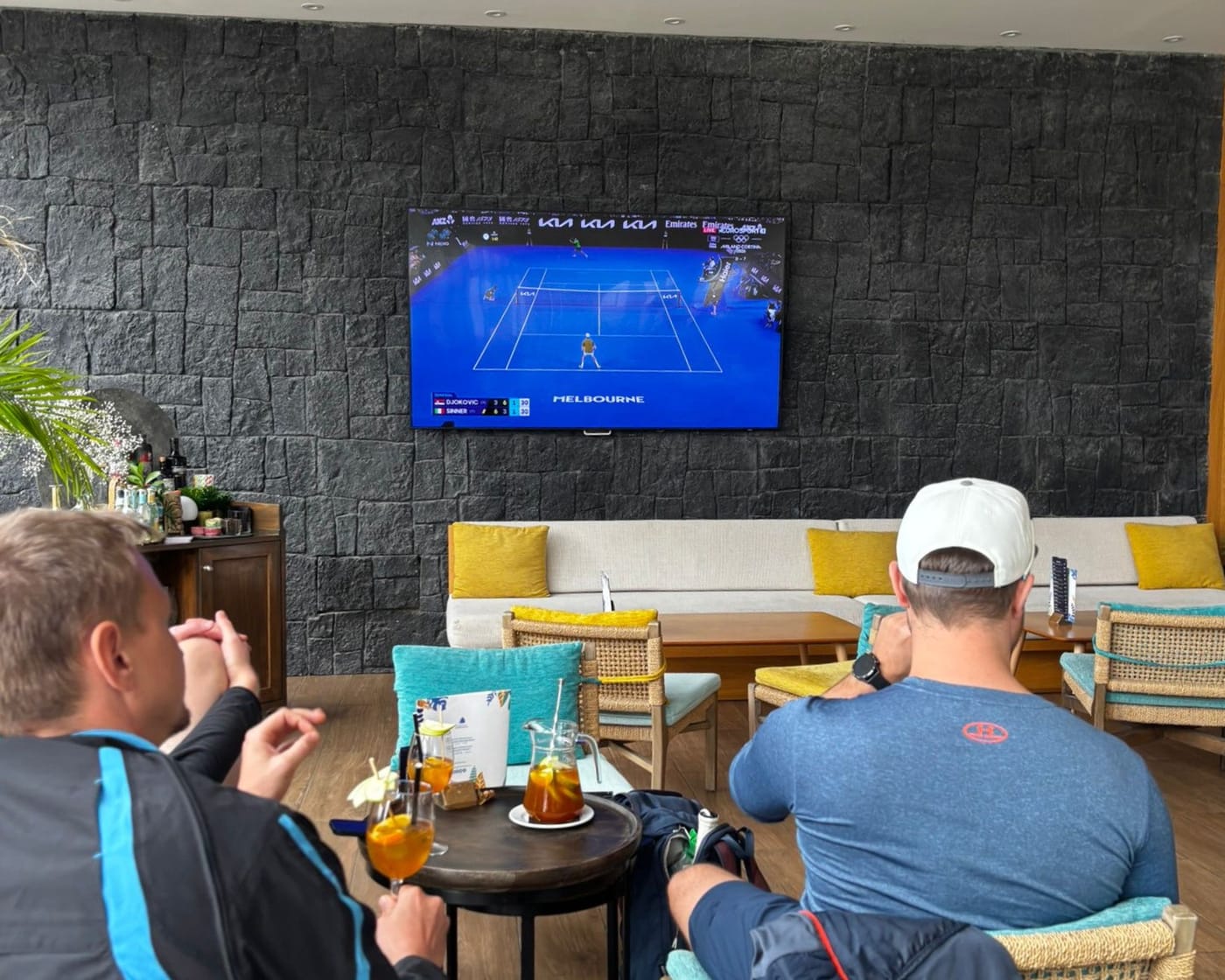 Ausnahmsweise mal kein Padel – gemeinsames Tennis schauen in der Lounge