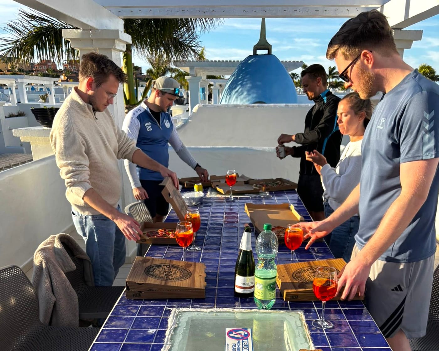 Pizza-Abend auf der Dachterrasse der Villa